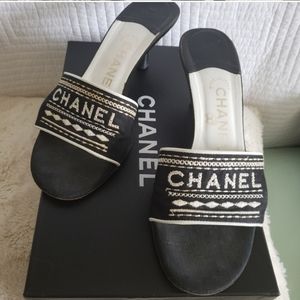 CHANEL mules with embroided logo size EU 37.5